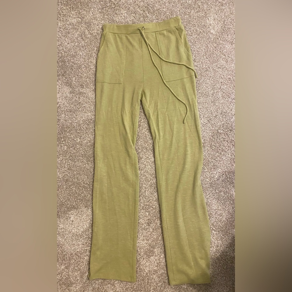 Green princess Polly lounge pants. Size 8